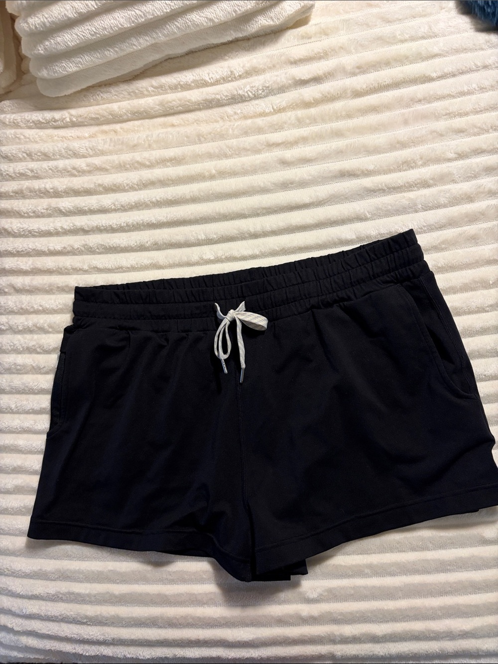 Vuori performance shorts
